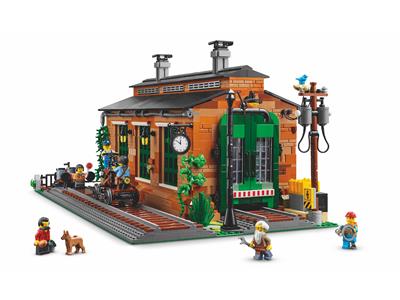 910033 LEGO Old Train Engine Shed