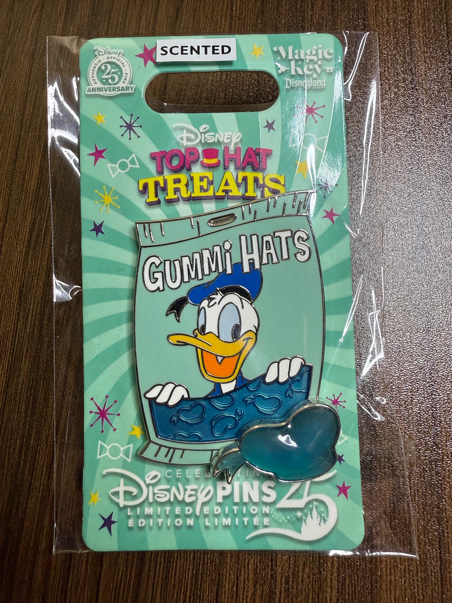Limited Edition 1500 Donald Duck
Top Hat Treats Series
Disneyland Resort