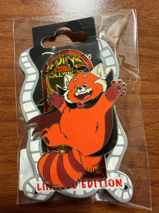 Limited Edition 400 Panda Mei Halloween Vampires - Disney Studio Store Hollywood